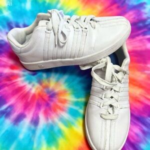 K-Swiss Women's Classic VN Standard Sneaker (SIZE 7)